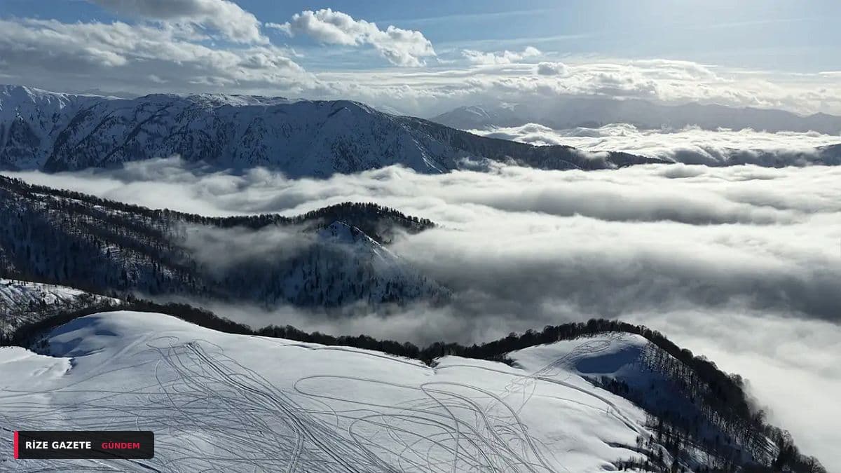 Rize Semalarında Akıllara Kazınan Ay Yıldız Manzarası: Çaçahona Yaylası'nda Gökten Gelen Mesaj!