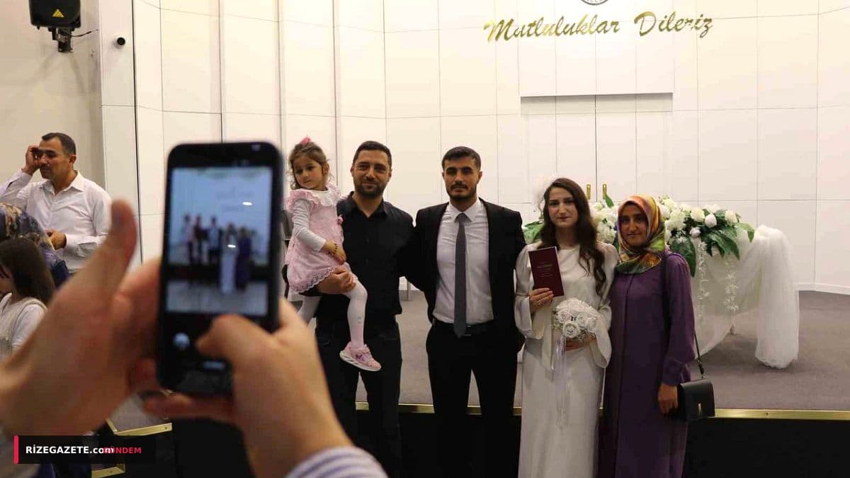 Rize'de Evlilik Kredisine Yoğun İlgi: 286 Genç Çift Yuva Kurdu, Destek Miktarı 250 Bin TL'ye Ulaştı!