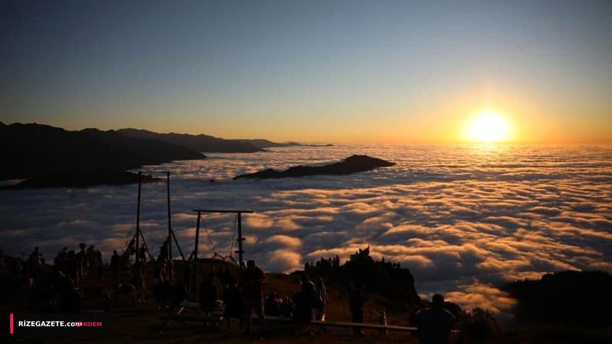 Rize Yaylaları Sis Denizine Büründü: Karadeniz'in Büyüleyici Manzarası Havadan Görüntülendi