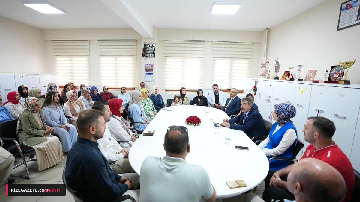 Bakan Tekin Rize'de Müfredat Devrimini Duyurdu: 'Haçlı Saldırıları'ndan 'Osmanlı-Cumhuriyet Barışına' Uzanan Tarihi Değişim