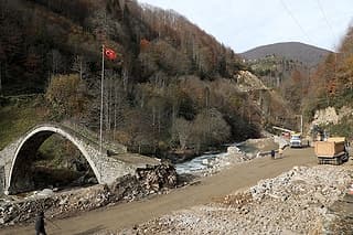 Rize Merkezde Tarihi Çarşı Restorasyon Çalışmaları Başladı